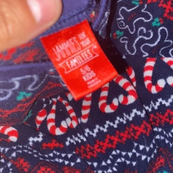 Super cute ginger bread man holiday onesie pjs 5/6. - Picture 2 of 3